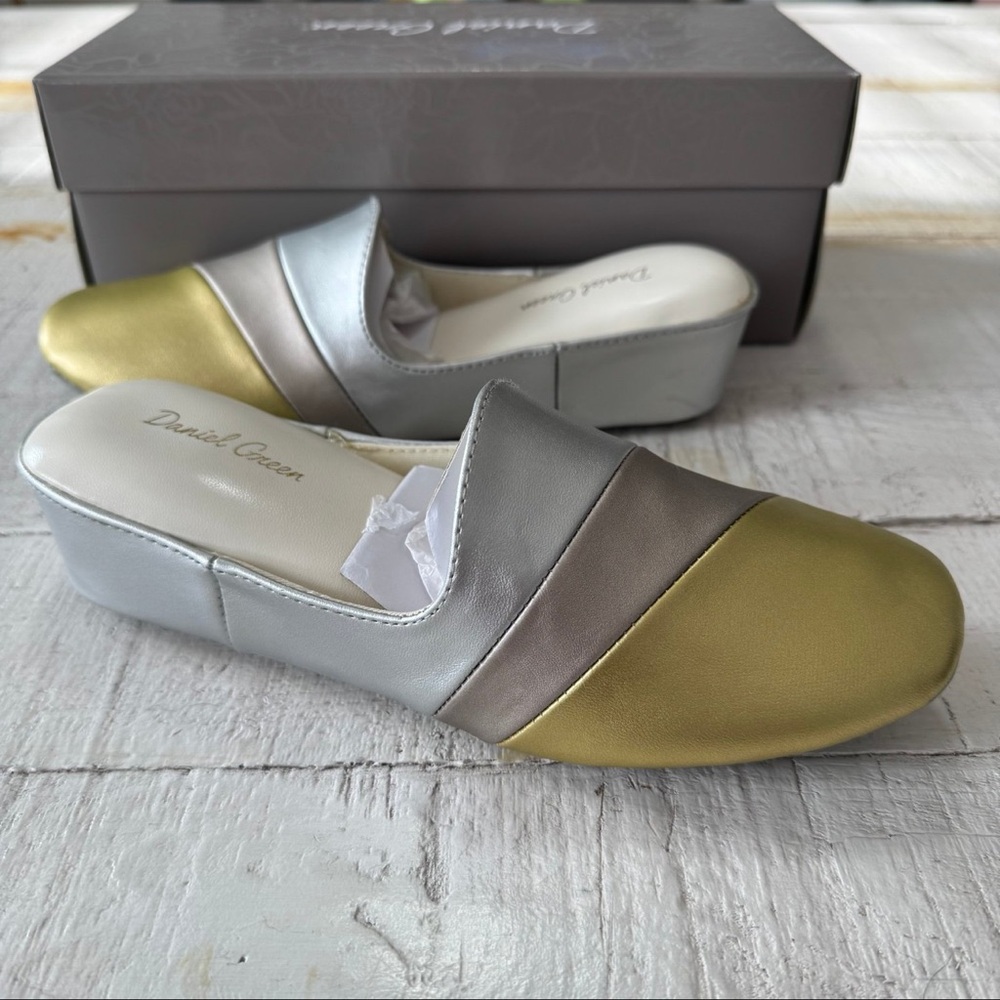 Daniel Green Denise Wedge Slippers NEW size 7 Metallic House Shoes‎ Mules